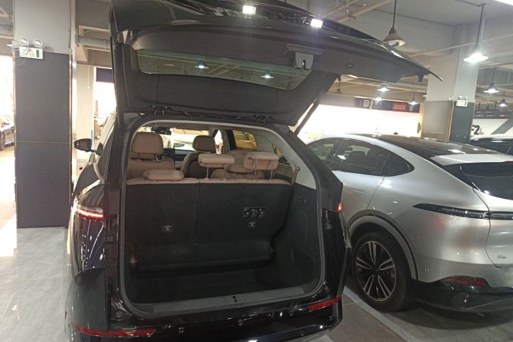 Used XPeng X9 2025 740 Ultra-Long Range Max
