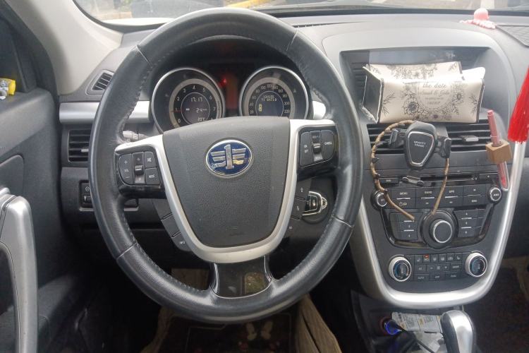 Used Bestune X80 2013 2.0L automatic luxury version