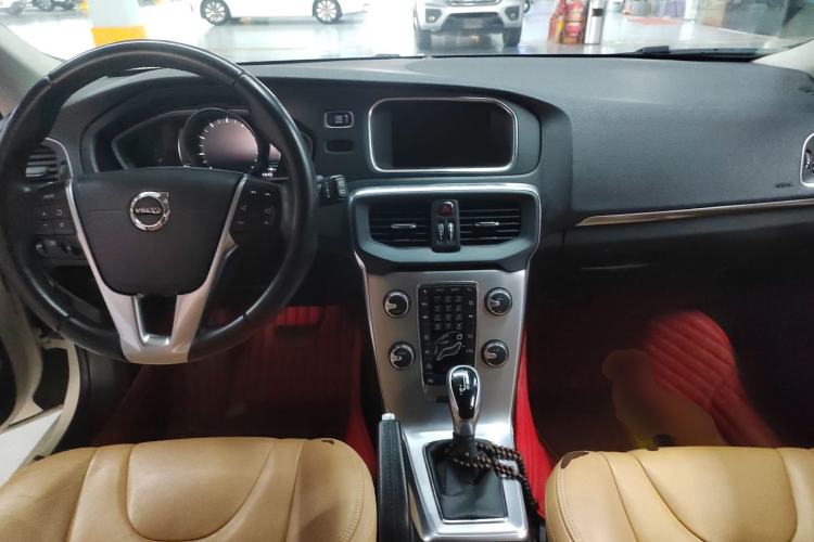 Used Volvo V40 2017 T3 Zhiya Edition
