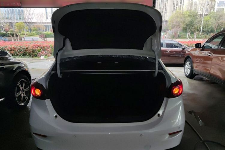 Used Mazda 3 Axela 2019 Cloud-Controlled Version Sedan 1.5L Automatic Comfort Trim China V Standard Trunk