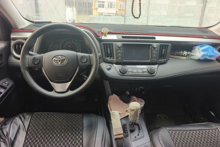 Used Toyota RAV4 2016 2.0L CVT Two-Wheel Drive Comfort Edition China V Standard Center Console