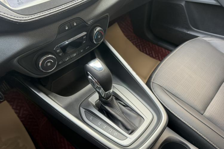 Used Ford Escort 2017 Happiness Edition 1.5L Automatic Fashion Version Interior 3