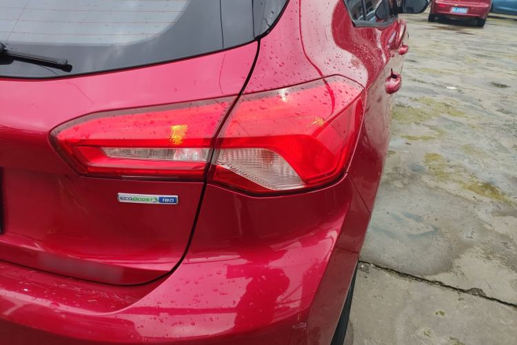 Used Ford Focus 2020 Hatchback EcoBoost 180 Automatic Trend Edition Exterior 3