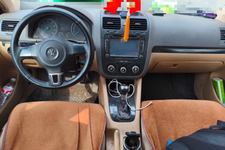 Used Volkswagen Sagitar 2009 1.6L Automatic Comfort Edition Center Console