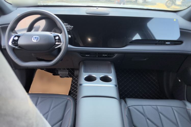 Used CHANGAN CS75 PLUS 2025 4th Generation 1.5T New Blue Whale Smart Flagship Version Center Console