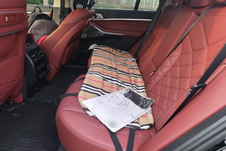 Used BMW X5 2023 xDrive 30Li Luxury M Sport Night Edition Package Left Rear Seat