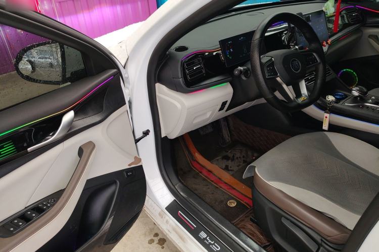 Used BYD Qin PLUS 2024 HONOR Edition DM-i 55KM Leading Model Driver Seat