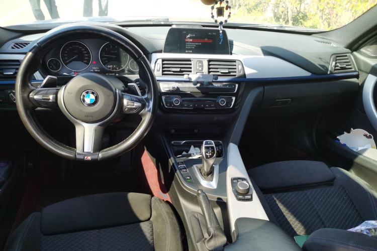 Used BMW 3 Series 2018 320i M Sport Package Center Console