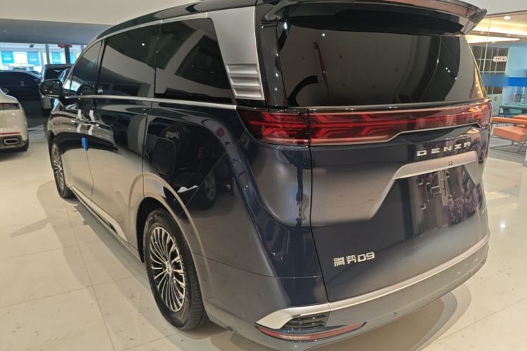 Used Denza D9 2022 DM-i 970 Four-Wheel Drive Flagship Model Exterior 2