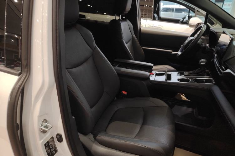 Used Toyota Sienna 2023 2.5L Hybrid Deluxe Edition
