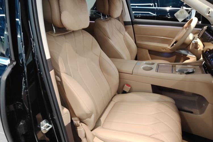 Used Hima AITO M8 2025 Extended-Range Ultra Version 53.4 kWh 6-Seater Edition
