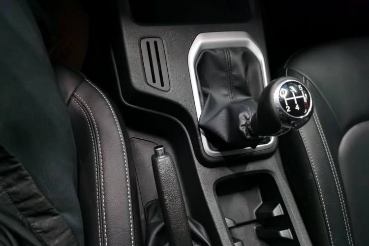 Used JMC Baodian 2023 2.5T Diesel Two-Wheel Drive Luxury Edition Standard Wheelbase JX4D25A6L