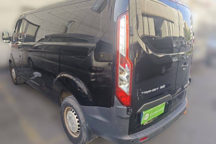 Used Ford Transit 2020 2.0T Diesel Multi-Function Commercial Vehicle Mid-Chassis Low-Roof Design with Dual Rear Doors Meeting China VI Emission Standards
