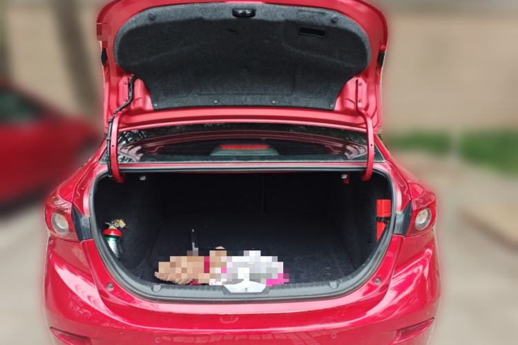 Used Mazda Mazda 3 Axela 2016 Sedan 1.5L Automatic Luxury Model
