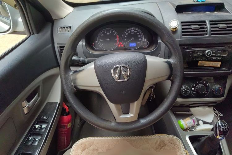 Used BAIC Weiwang M20 2014 1.5L practical type BJ415A Steering Wheel