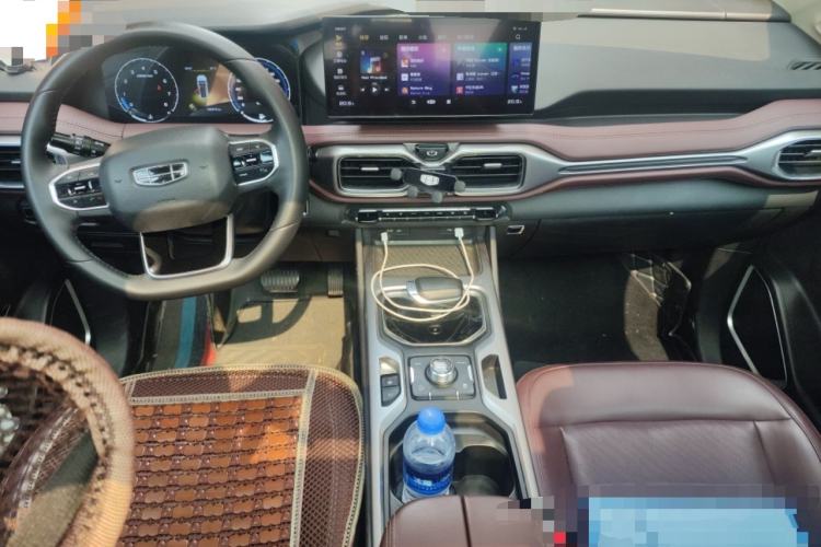 Used Geely Auto Haoyue 2022 1.8TD DCT Luxury 7-Seater Center Console