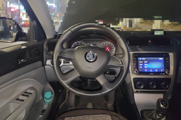 Used Skoda Octavia 2015 Classic Model 1.6L Manual Eado Version