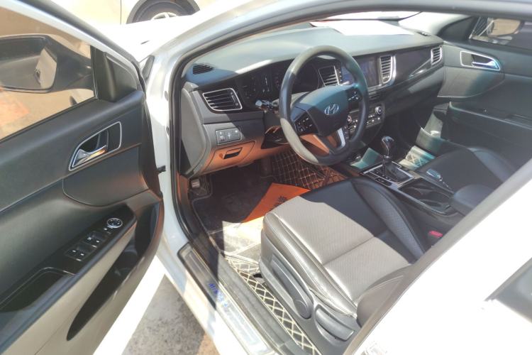 Used Hyundai Mistra 2014 1.8L Automatic Smart GLS Driver Seat