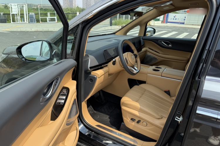 Used VOYAH Dream 2025 EV Four-Wheel Drive Prestige Kunpeng Edition