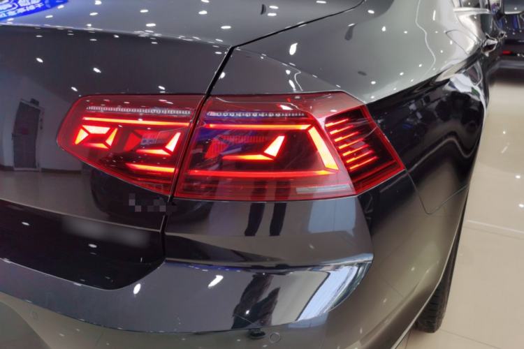 Used Volkswagen Magotan 2023 2 Million Units Limited Edition 330TSI DSG Leading Version
