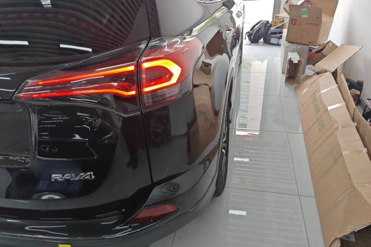 Used Toyota RAV4 2016 2.0L CVT Two-Wheel Drive Fashion Edition China V Standard