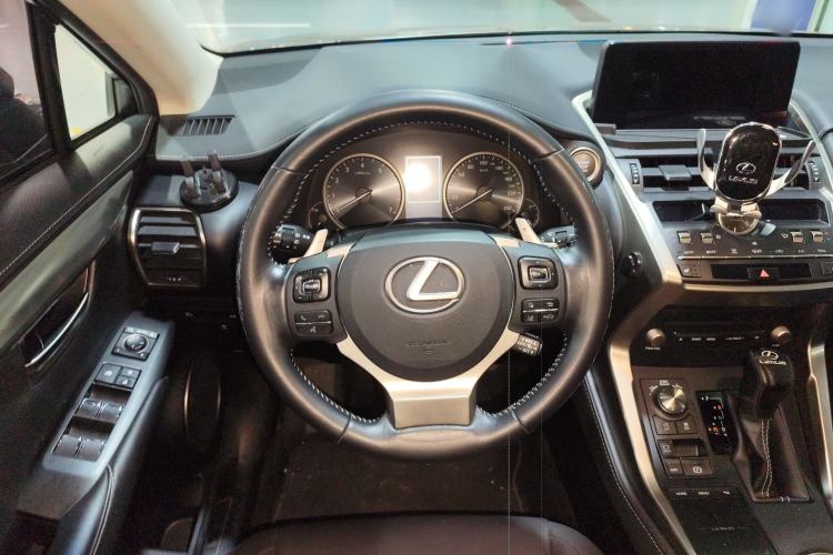 Used Lexus NX 2018 200 All-Wheel Drive FENGSHANG Version China VI Standard Steering Wheel