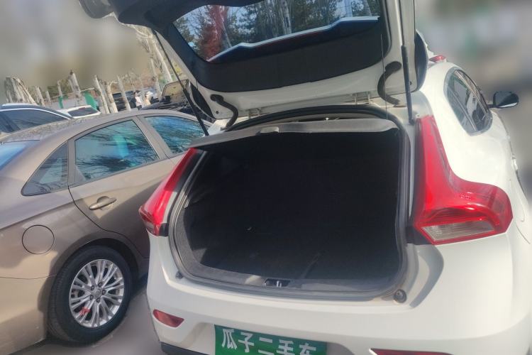 Used Volvo V40 2015 1.6T Zhiya Edition Trunk