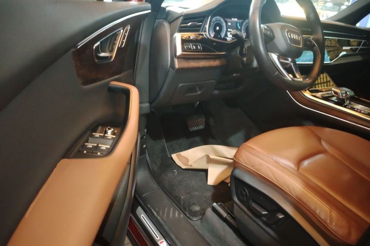 Used Audi Q7 2020 55 TFSI quattro S line sports model Driver Seat