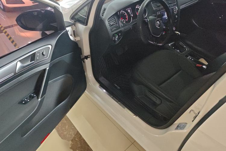 Used Volkswagen Golf 2017 1.6L Automatic Comfort Million-Vehicle Anniversary Edition