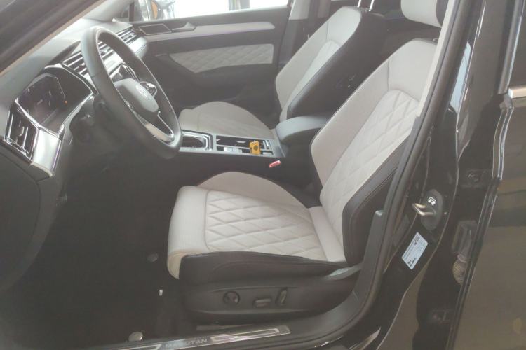 Used Volkswagen Magotan 2025 Zhongxiang Version 330TSI DSG Luxury Edition