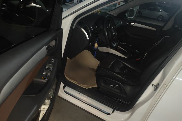 Used Audi Q5 2018 Collector's Edition 40 TFSI Ambition Model
