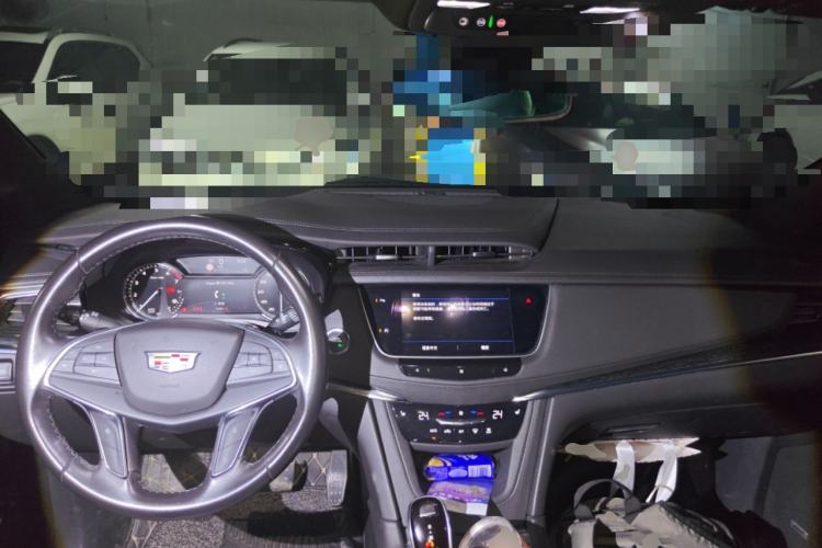 Used Cadillac XT5 2020 Revised Version 28T Luxury Edition Center Console