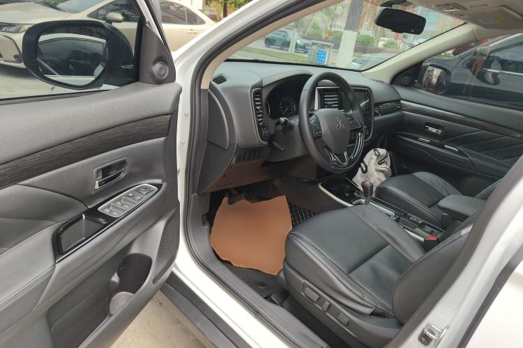 Used Mitsubishi Outlander 2020 2.0L Two-Wheel Drive Enjoyment Version 5 Seats
