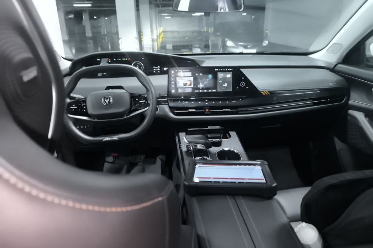 Used CHANGAN UNI-K iDD 2022 Blue Whale iDD 130km 1.5T Prestige Model Center Console