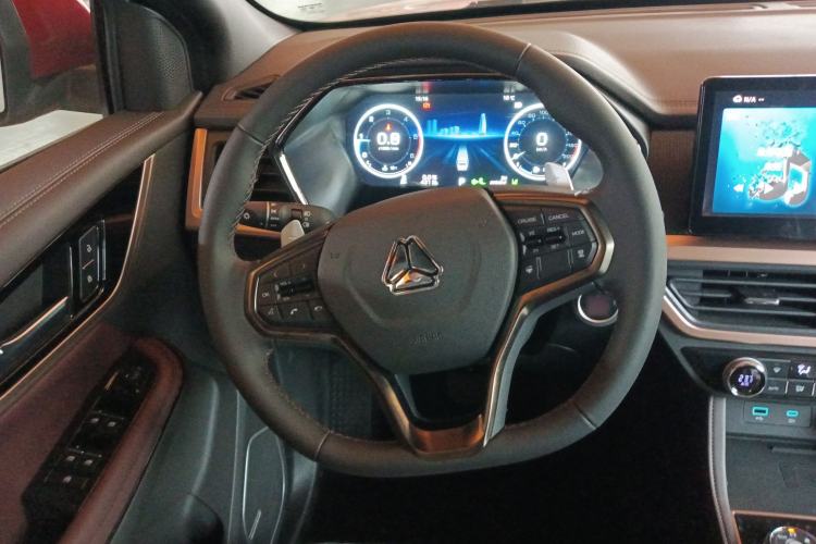 Used Sinotruk BOLDEN 2024 Passenger Version 2.0T Automatic Diesel 4x4 Standard Wheelbase Luxury Edition