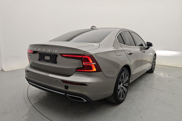 Used Volvo S60 2022 B4 Zhiyuan Luxury Edition