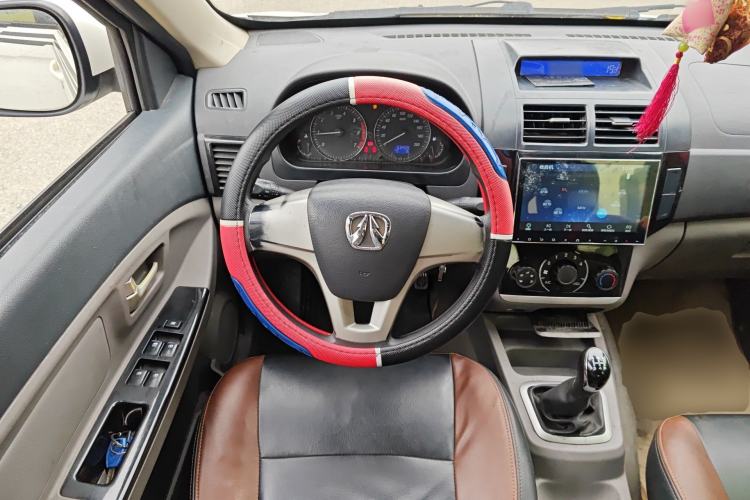Used BAIC Weiwang M20 2014 1.5L practical type BJ415A Steering Wheel