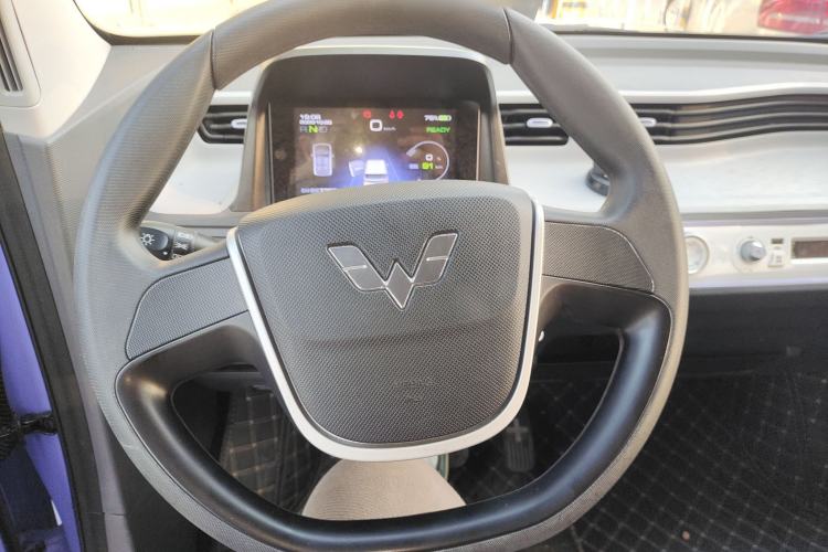 Used Wuling Hongguang MINIEV 2021 Macaron Sandwich Model 120 km Lithium NMC
