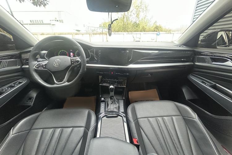 Used Volkswagen Passat 2024 380TSI Luxury Edition Interior 2