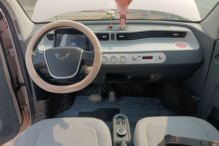 Used Wuling Hongguang MINIEV 2021 Macaron Fashion Edition Lithium-Ion Battery Center Console