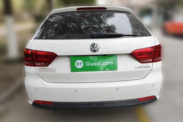 Used Volkswagen Gran Lavida 2013 1.6L Manual Fashion Model