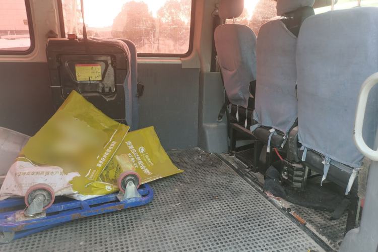 Used SAIC MAXUS Xintu V80 2018 2.5T 6-Speed Manual Aoyuntong Short Wheelbase Mid-Height 5-6 Seater