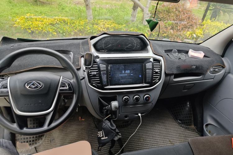 Used SAIC MAXUS Xintu V80  Center Console