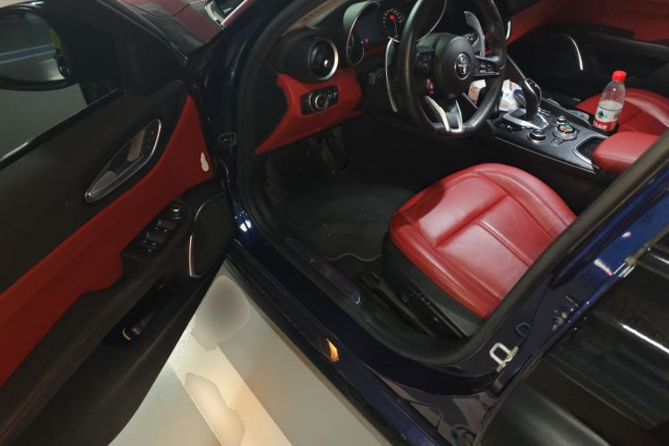 Used Alfa Romeo Giulia 2021 2.0T 280HP Luxury Edition Driver Seat