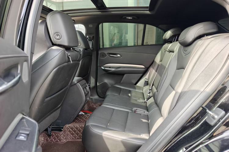 Used Cadillac XT4 2021 28T Two-Wheel Drive Leading Version
