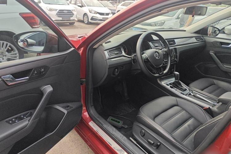 Used Volkswagen Passat 2016 330TSI DSG Luxury Edition Driver Seat