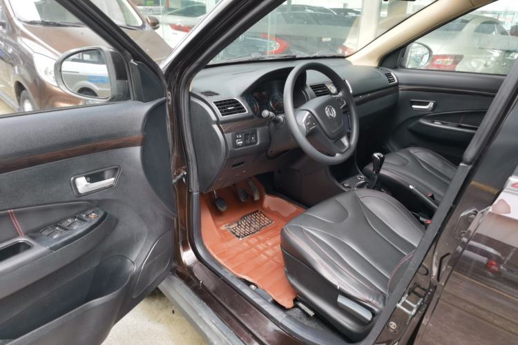 Used Dongfeng Fengon 370 2016 1.5L Manual Elite Travel Edition 7 Seats
