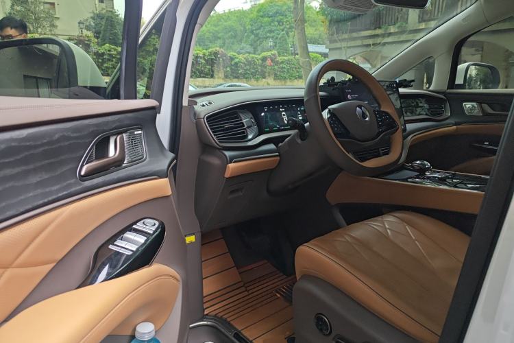 Used Denza D9 2022 EV 600 Four-Wheel Drive Flagship Model