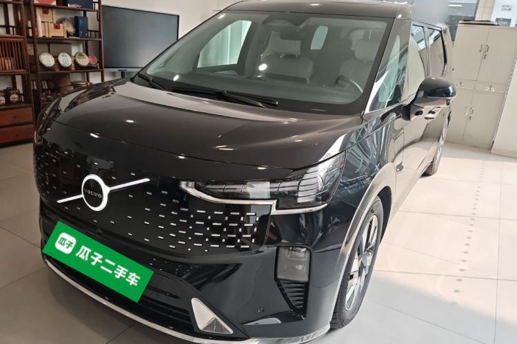 Used Volvo EM90 2025 Ultra Six-Seater