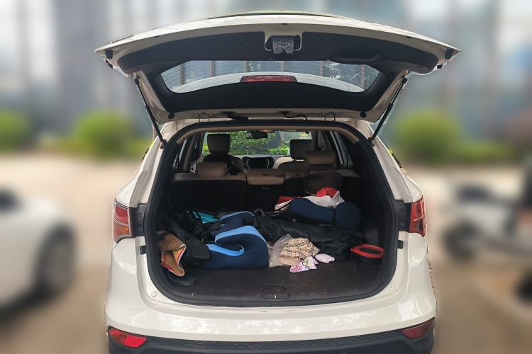 Used Hyundai Santa Fe 2013 2.4L Automatic Two-Wheel Drive Smart Version Trunk